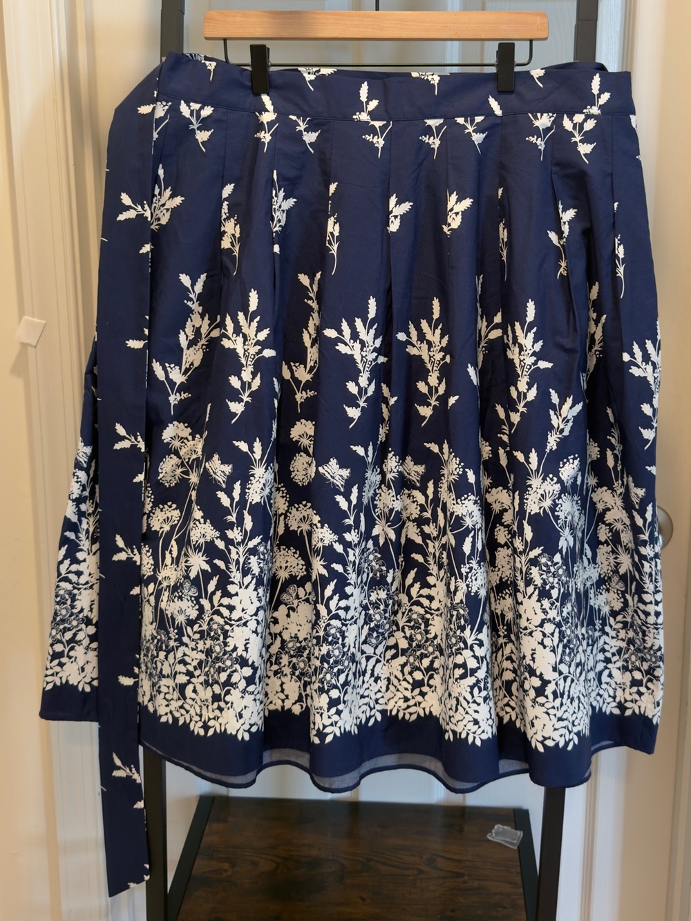 Talbots The Piper Patio Skirt Navy Floral Midi Skirt with Tie Waist 100% Cotton - Picture 4 of 16